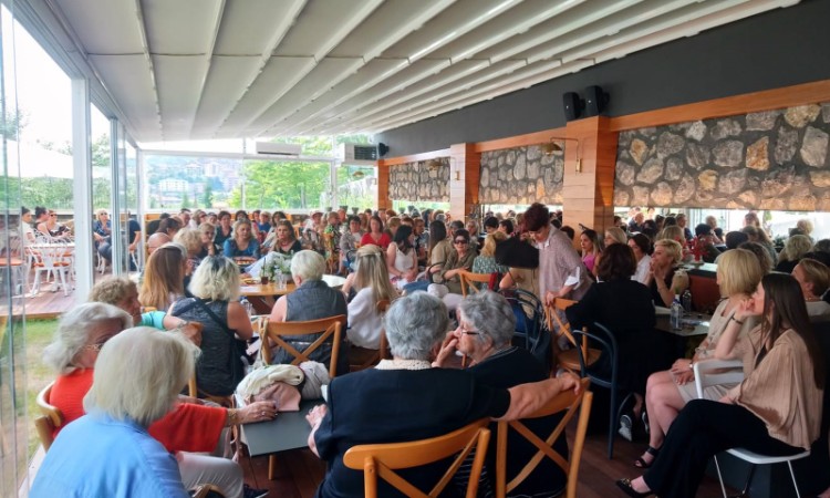 Cemil İPEKÇİ İbev Kafe de Moda ve Sohbet ve Çay Saati Programı